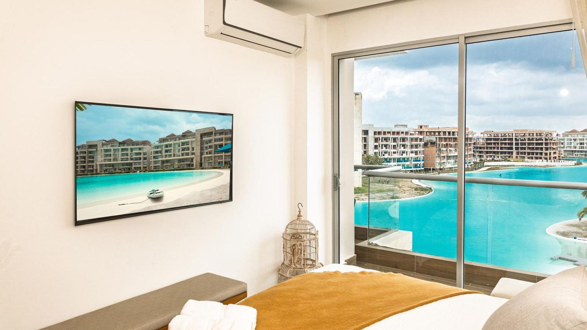 Lagoon View For 8 Guests