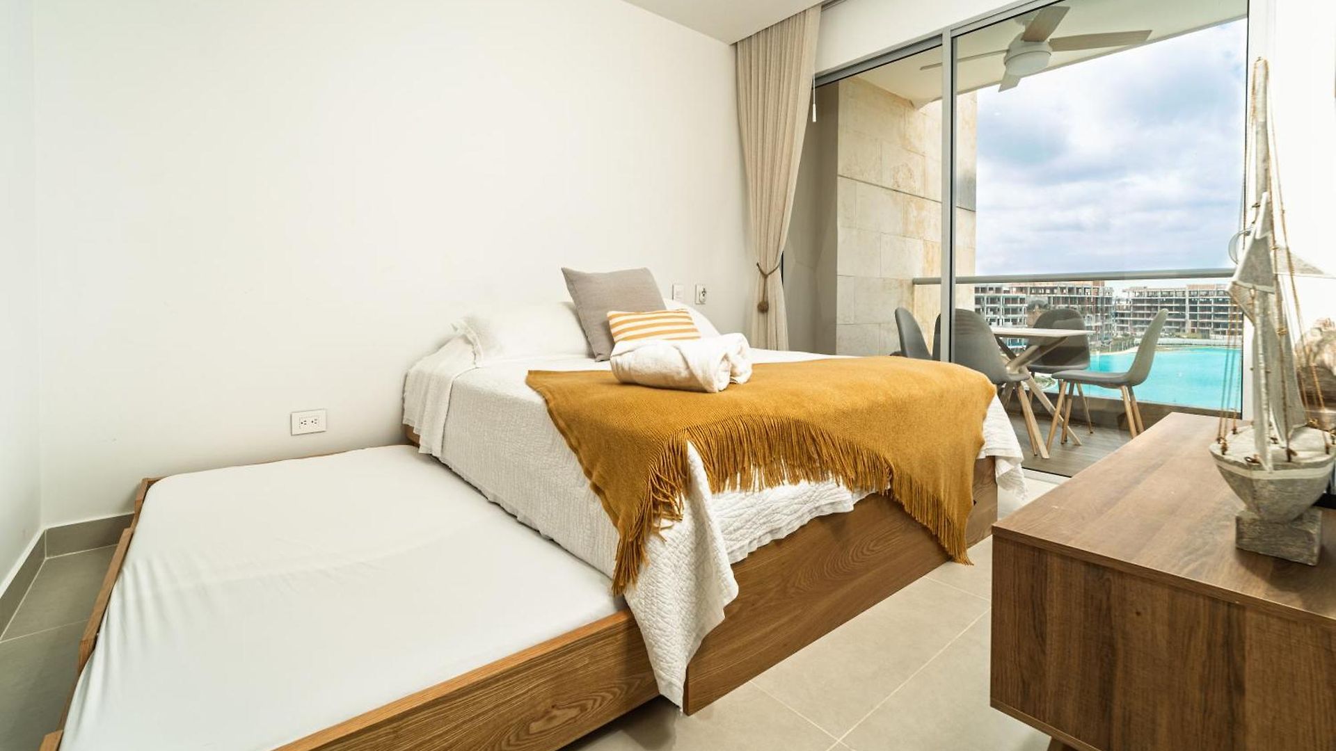 Lagoon View For 8 Guests *