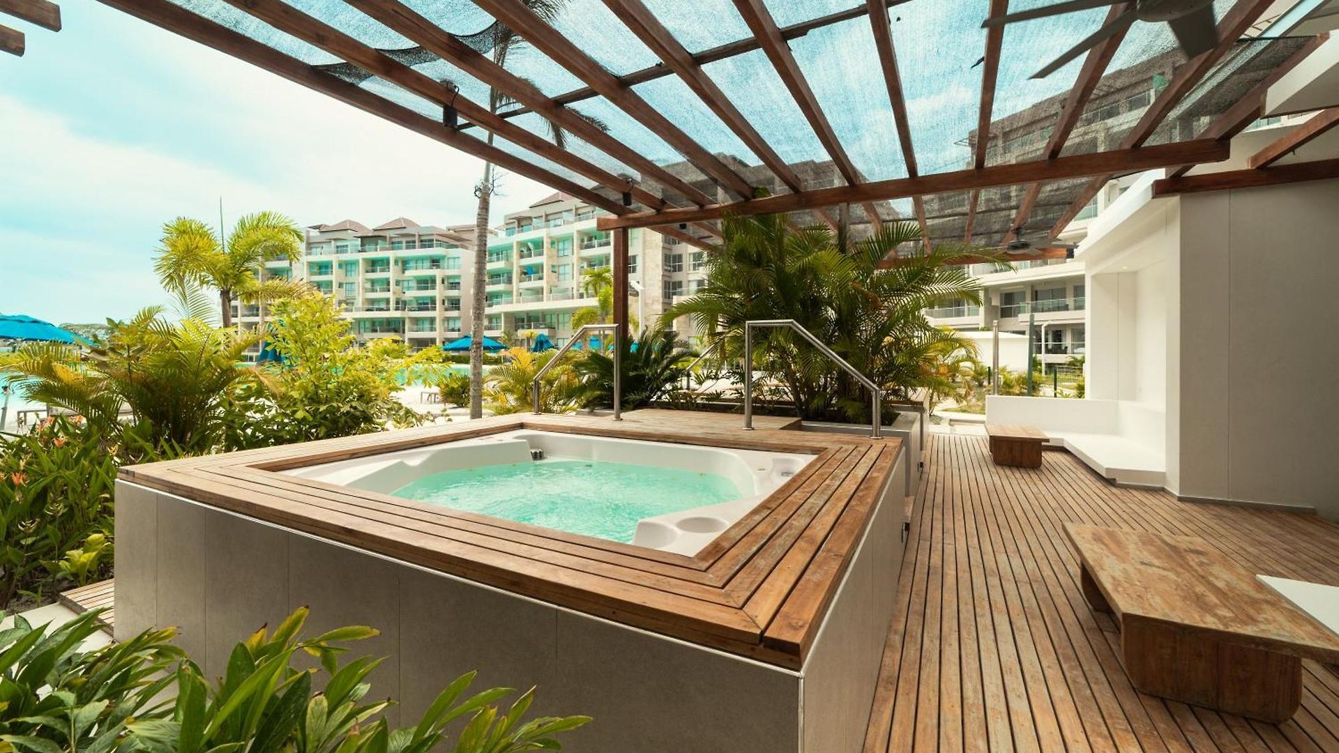 Lagoon View For 8 Guests